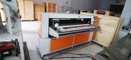 Máquina de pliegue de filtro HEPA computarizada 1KW Máquina de pliegue de papel de cuchillo 1300mm Ancho de trabajo