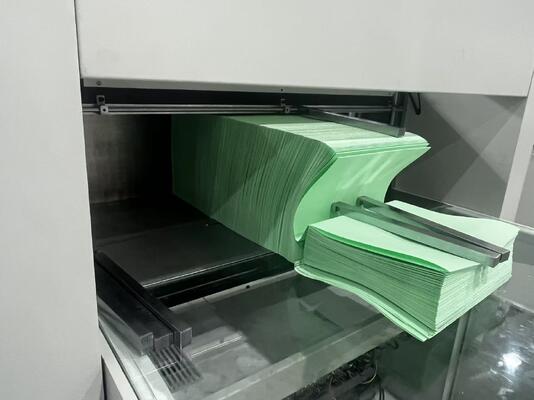 Máquina de plegado de papel de corte CNC línea de producción totalmente automática con cuchillo tipo grado automático