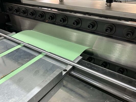 Línea de producción de filtros de aceite y combustible semiautomática de alta eficiencia para plegado y encolado