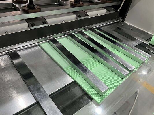 Producción estable Fácil de operar Línea de producción de filtro plegable de pegamento que admite una operación continua durante mucho tiempo