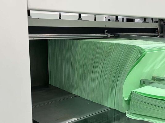 Diseñado con precisión para una mayor durabilidad Sistema de plegado de altura de plegado de 300 mm para la producción a gran escala